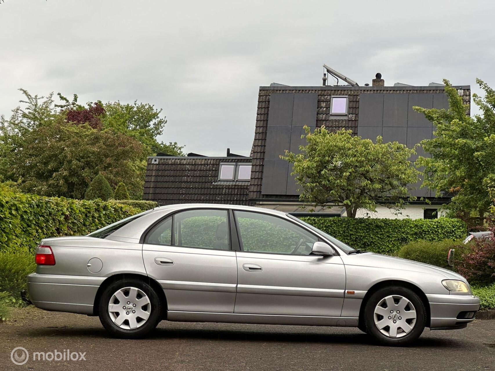 Foto van Opel Omega-b