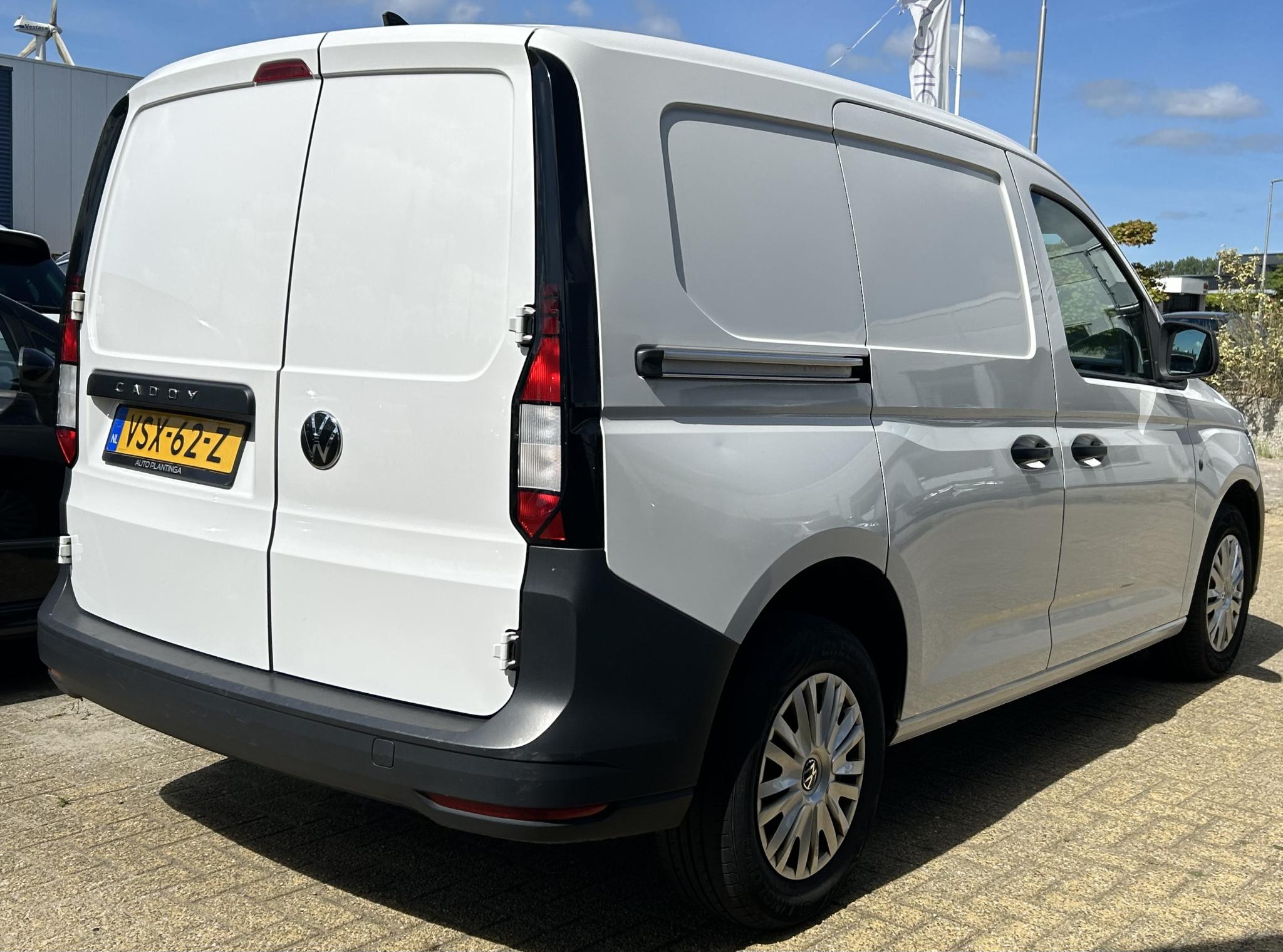 Foto van Volkswagen Caddy Modified Partition Wall