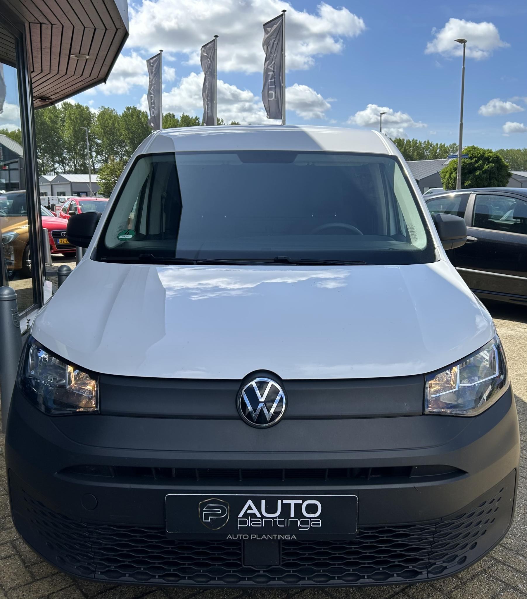 Foto van Volkswagen Caddy Modified Partition Wall