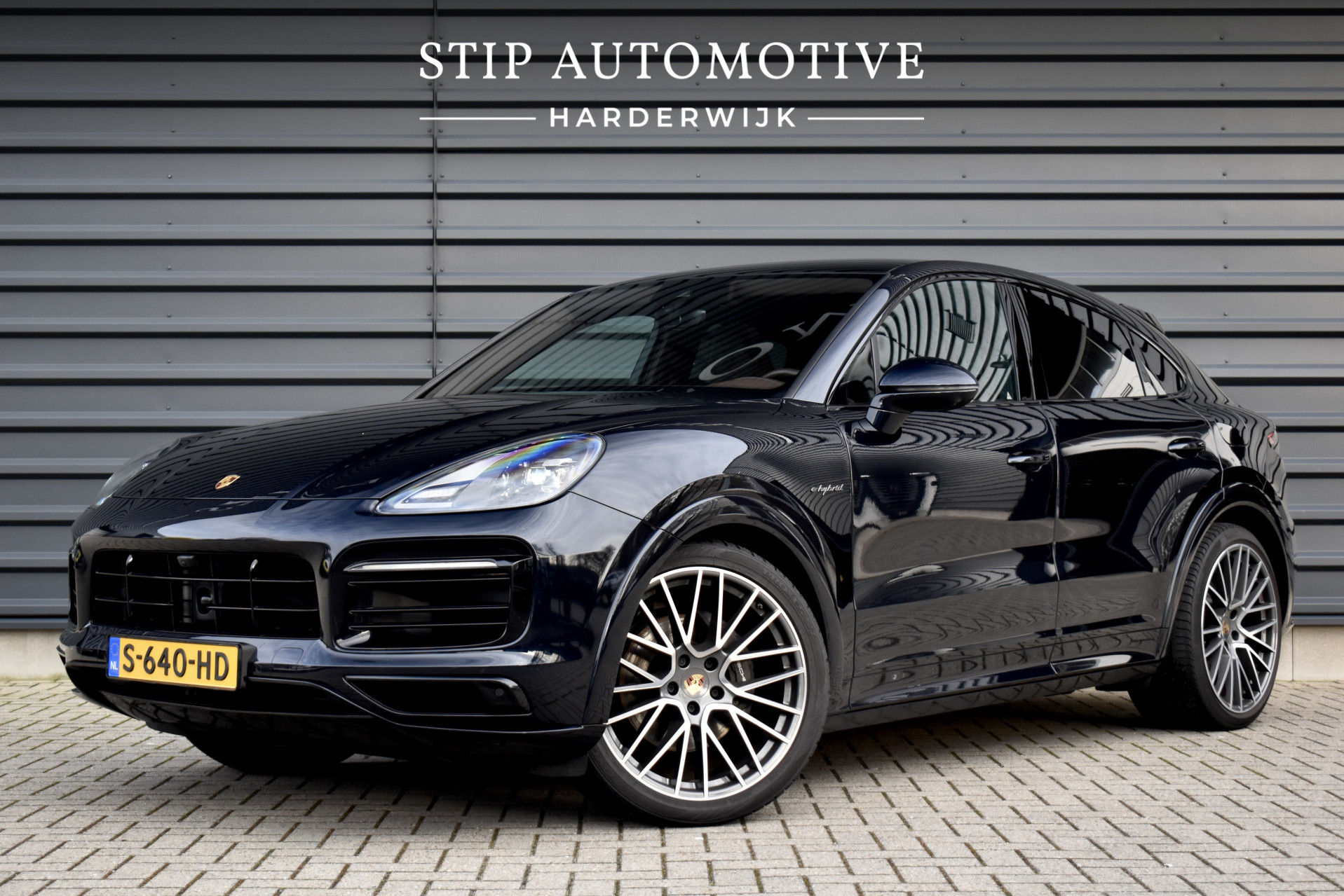 Porsche Cayenne Coupé 3.0 E-Hybrid Platinum Edition 2023 - voorkant