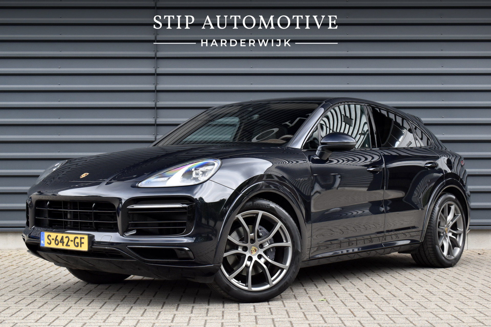 Porsche Cayenne E-hybrid 3.0 E-Hybrid 462pk Platinum Edition SportDesign 2023 - voorkant