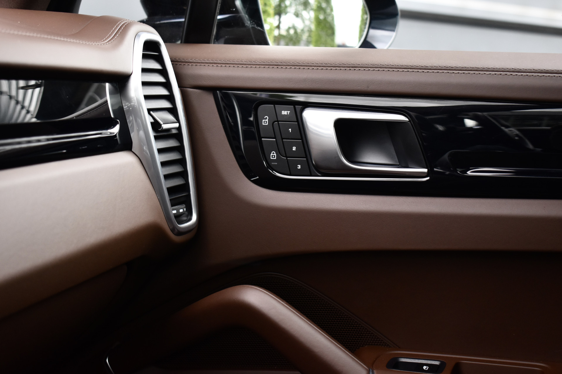 Foto van Porsche Cayenne E-hybrid