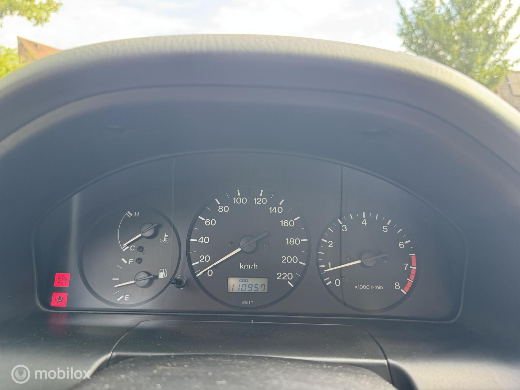 Foto van Mazda Mazda 323