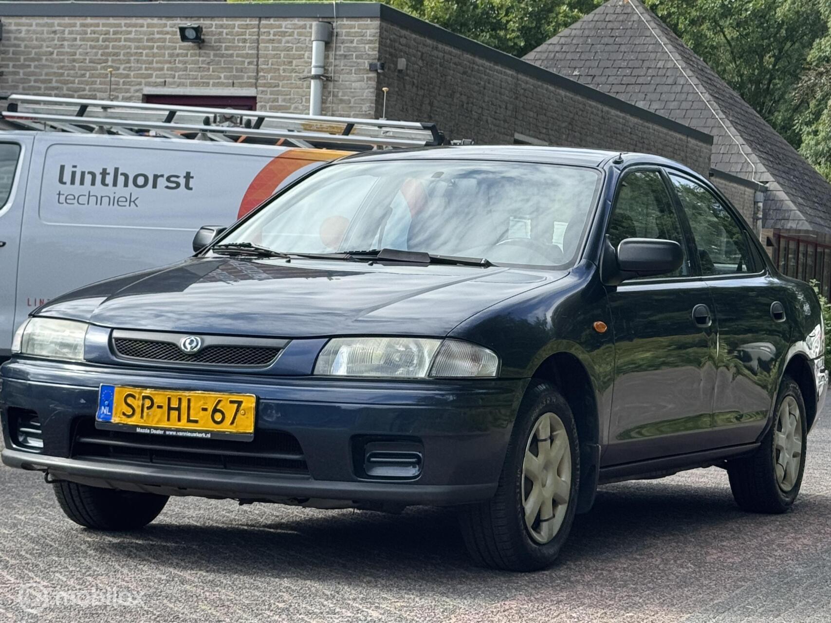 Foto van Mazda Mazda 323