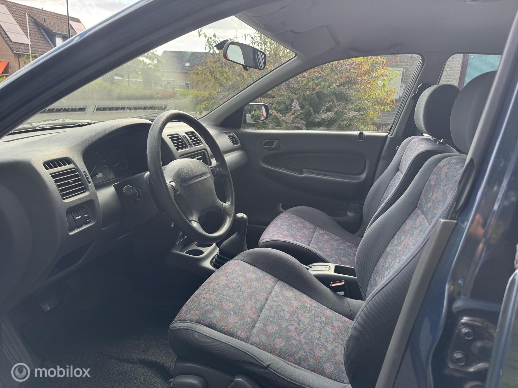 Foto van Mazda Mazda 323