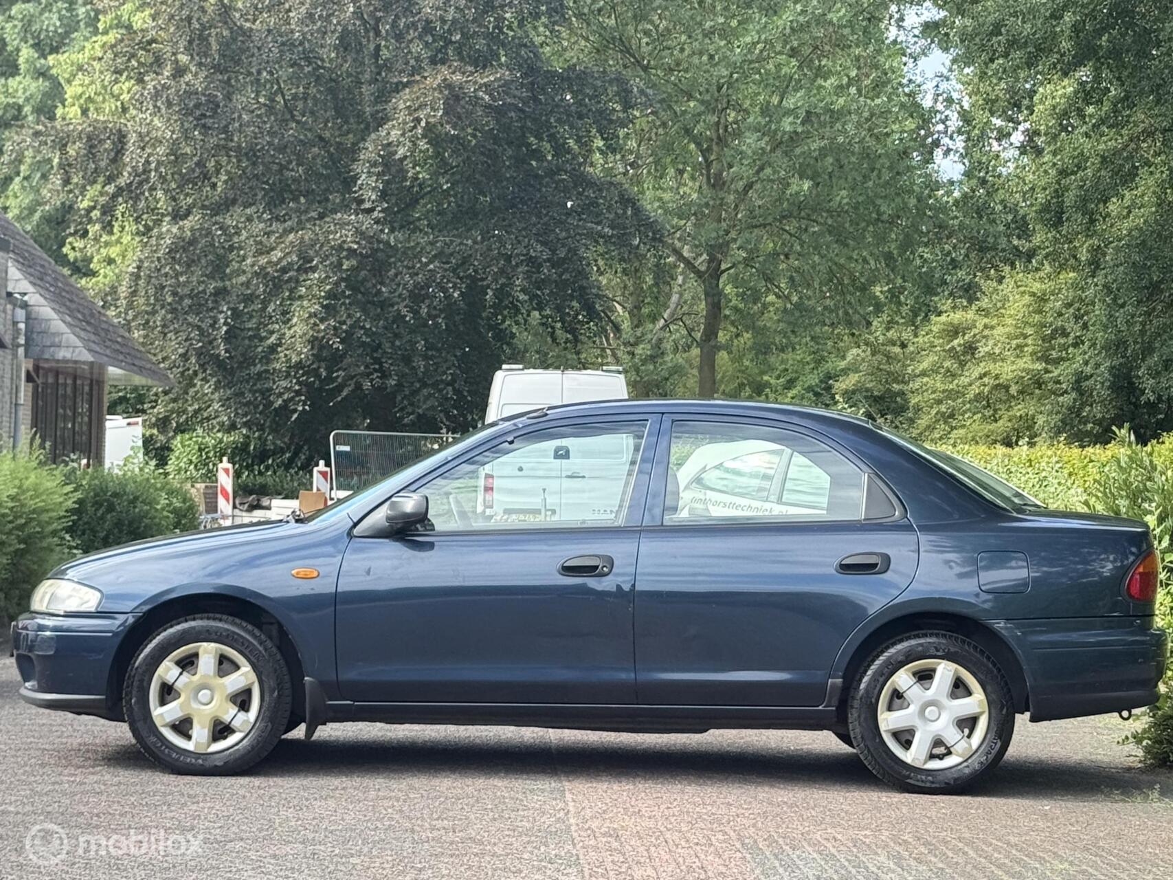 Foto van Mazda Mazda 323