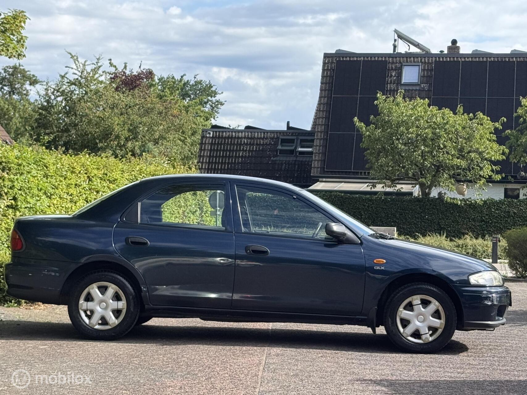 Foto van Mazda Mazda 323