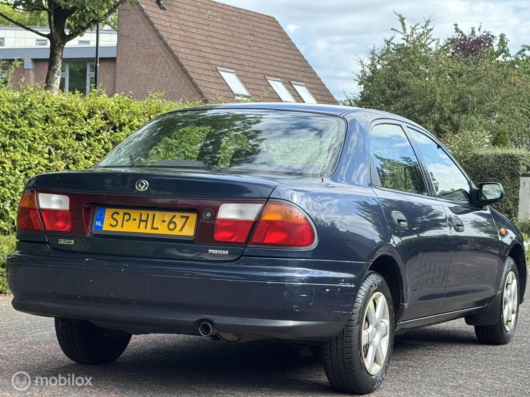 Foto van Mazda Mazda 323