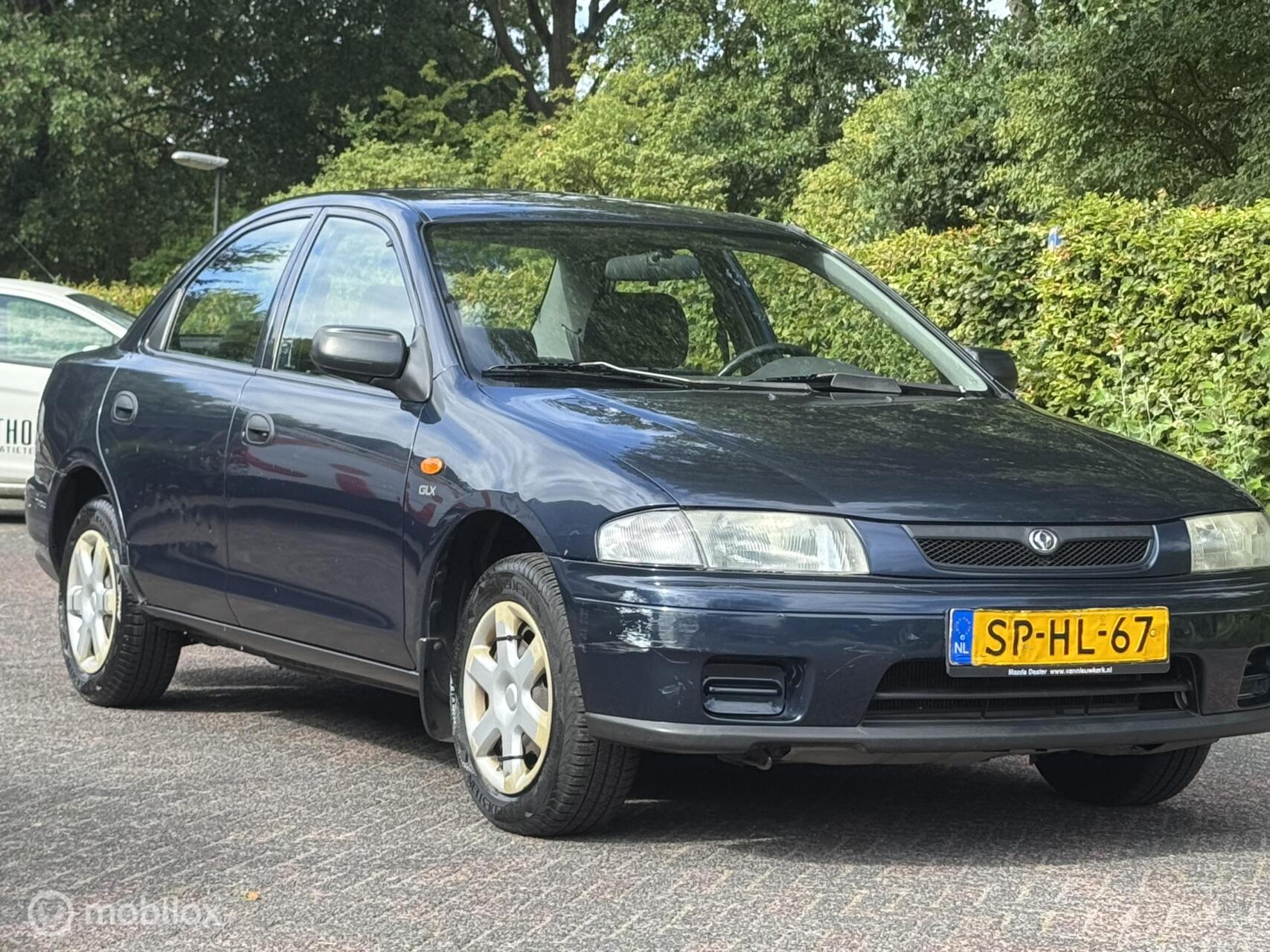 Foto van Mazda Mazda 323