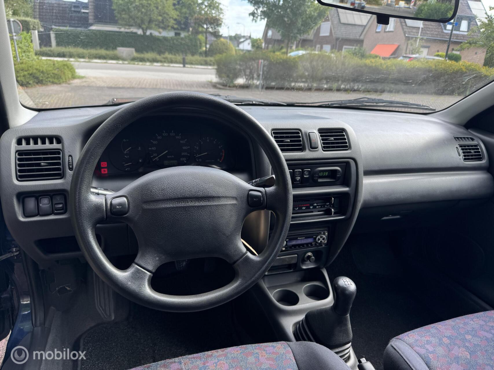 Foto van Mazda Mazda 323