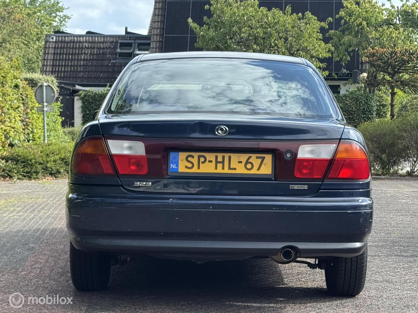 Foto van Mazda Mazda 323