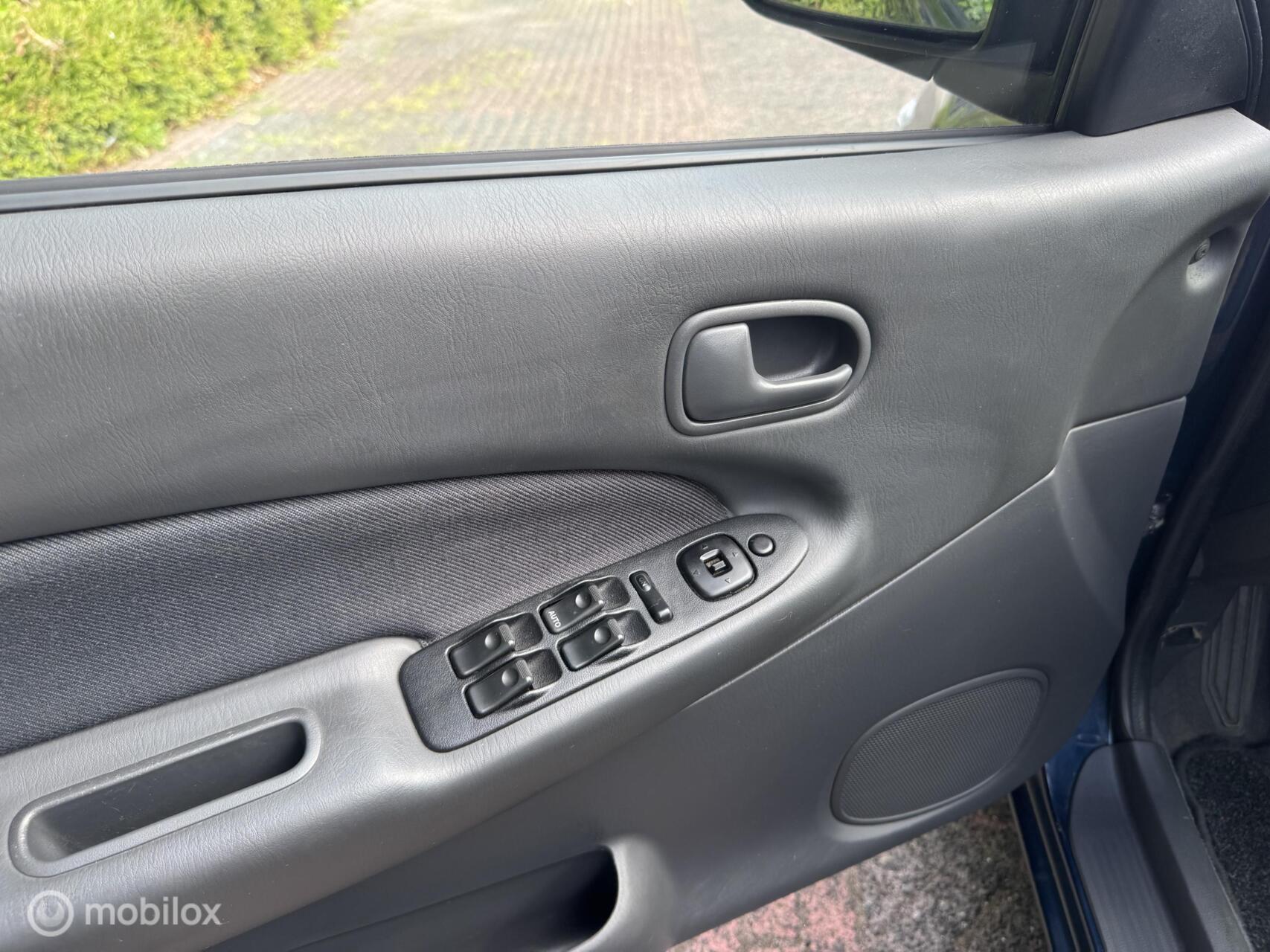 Foto van Mazda Mazda 323