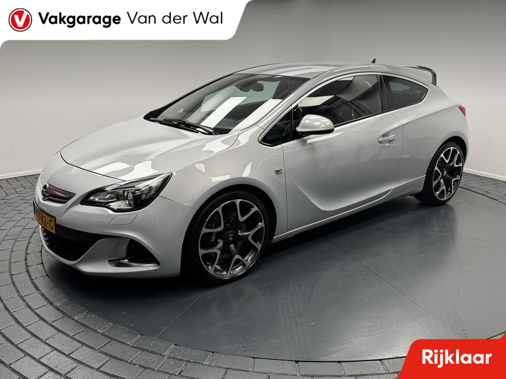 Opel Astra GTC 2.0 Turbo OPC 280PK Navigatie-Cr.contr-Clima-Leder-Stoelverwarming-Parkeersensoren-Lm19''velgen 2012 - voorkant