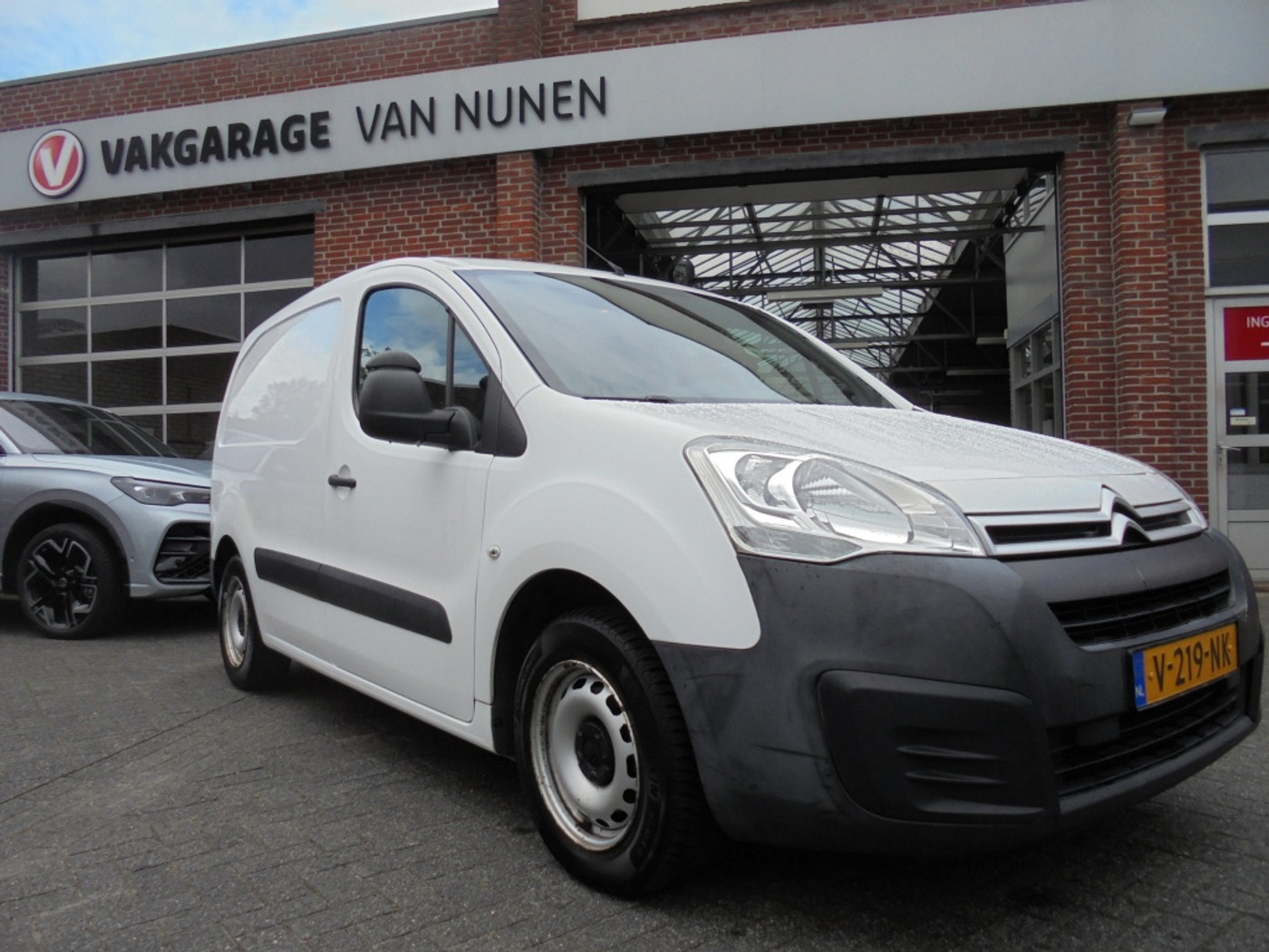 Citroen Berlingo 1.6 BlueHDI 75 Comf 2018 - voorkant
