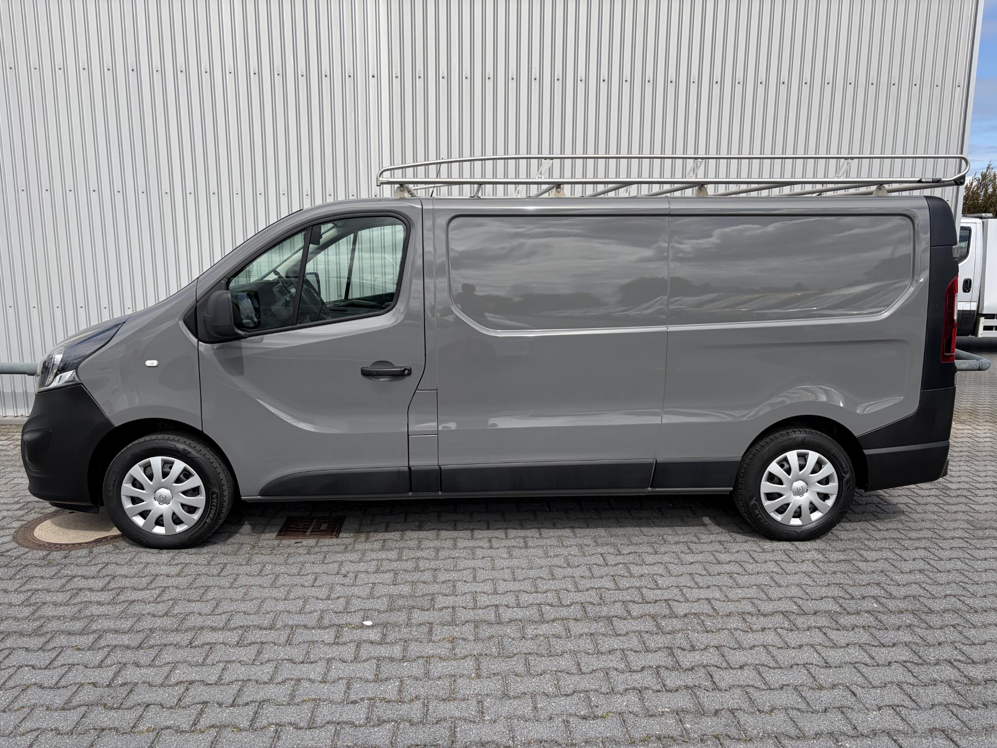 Foto van Opel Vivaro-b