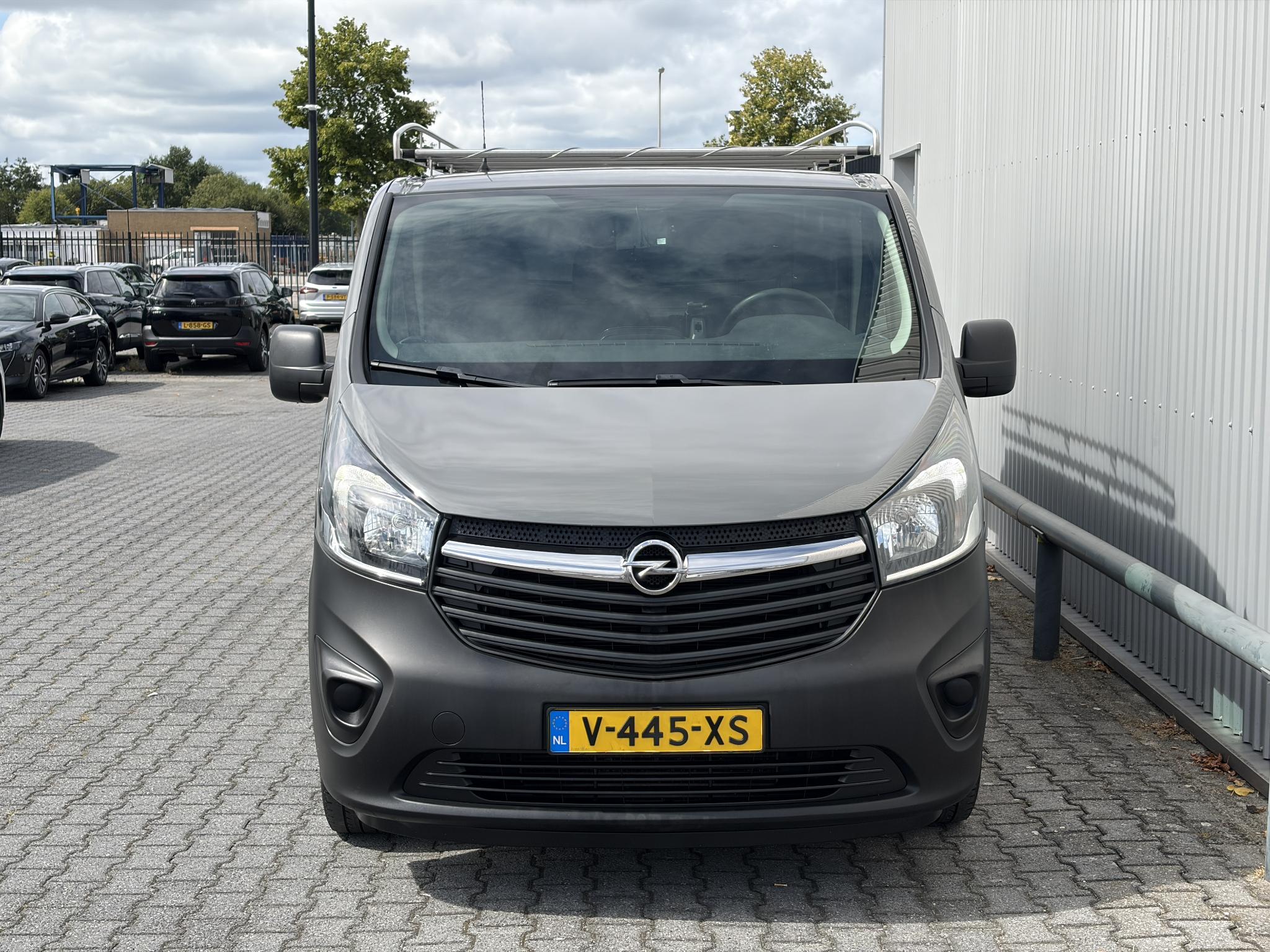 Foto van Opel Vivaro-b