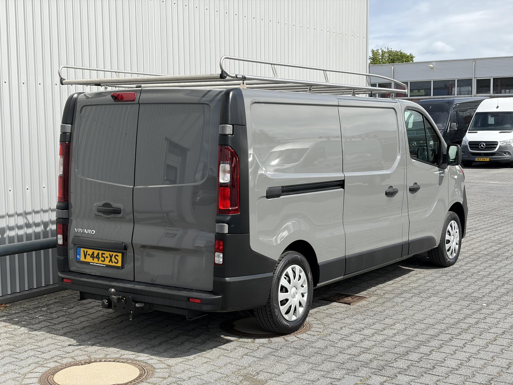 Foto van Opel Vivaro-b