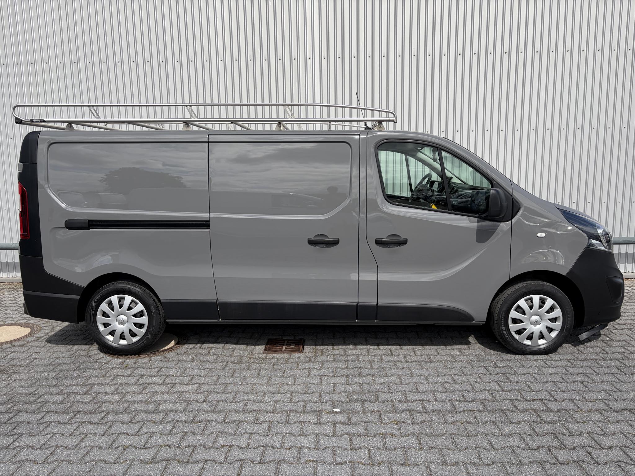 Foto van Opel Vivaro-b