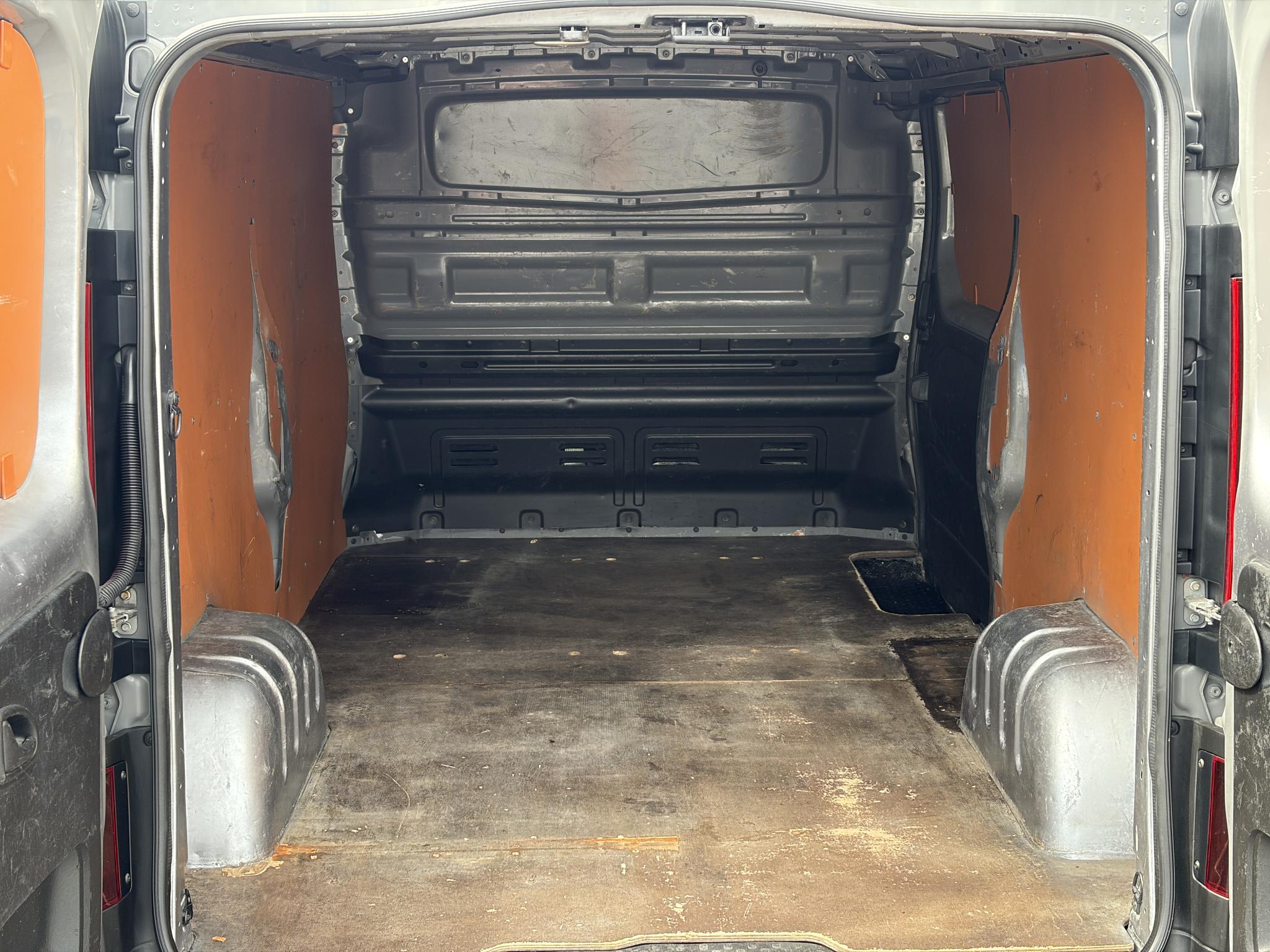 Foto van Opel Vivaro-b