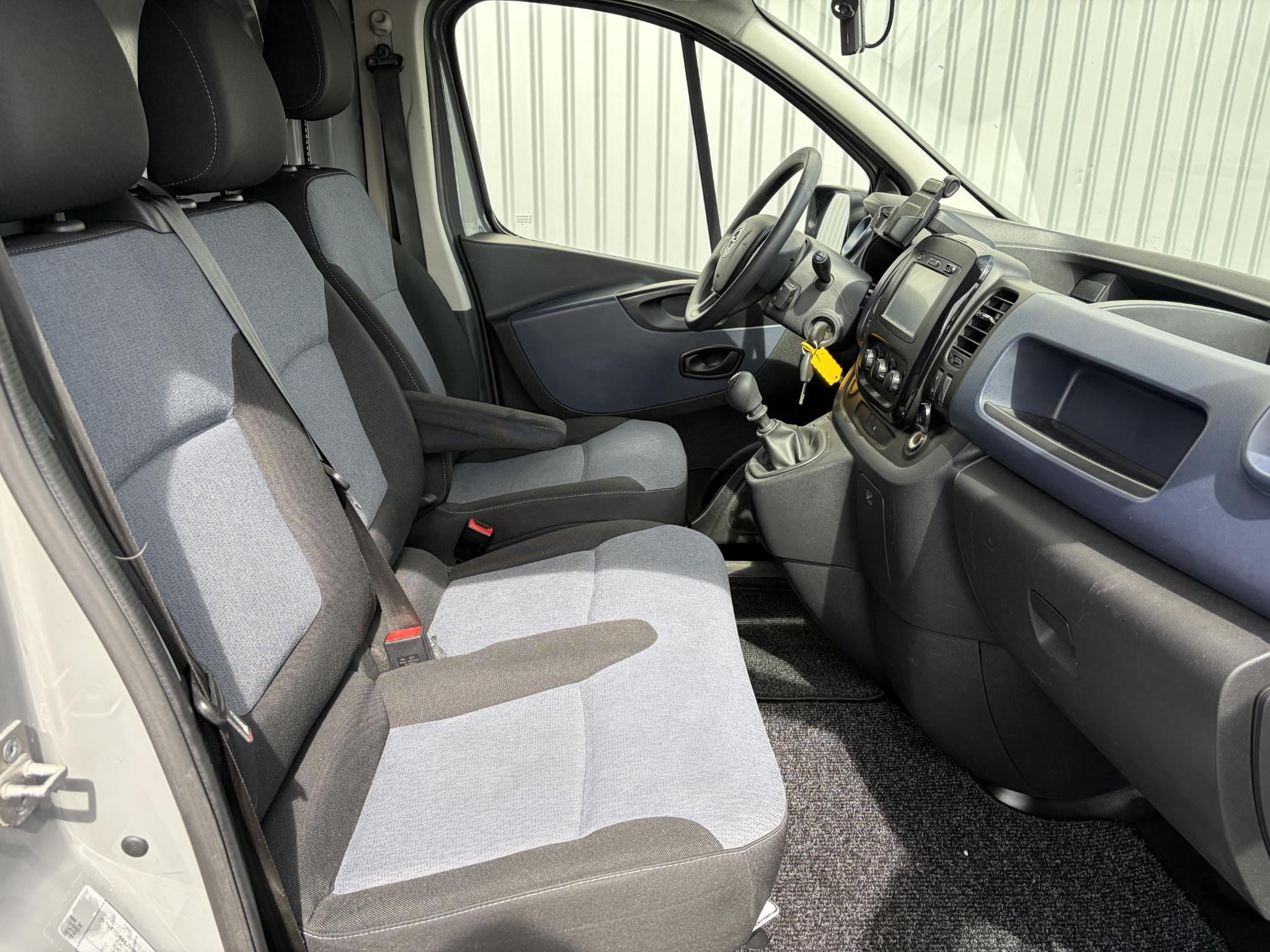 Foto van Opel Vivaro-b