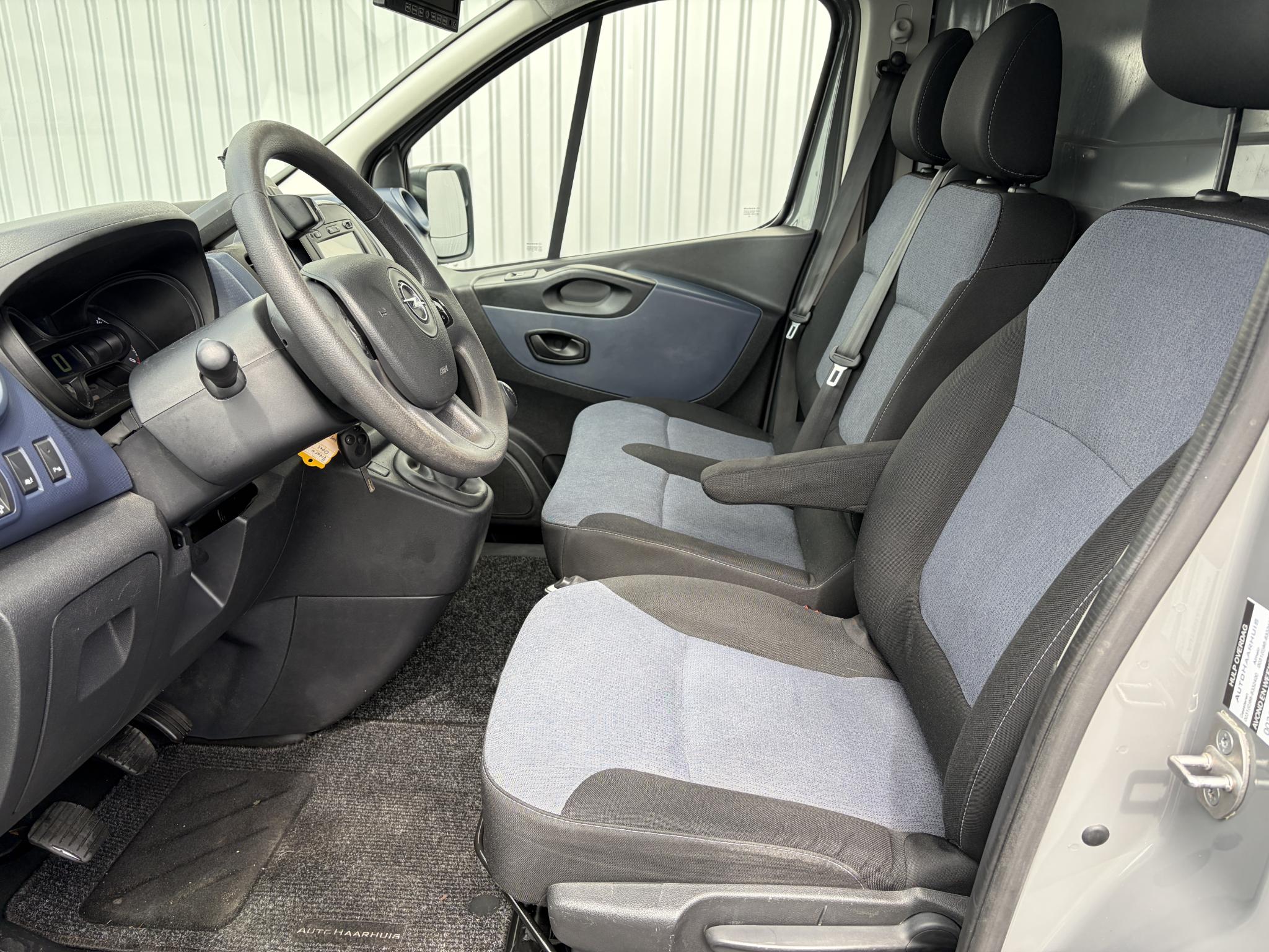 Foto van Opel Vivaro-b