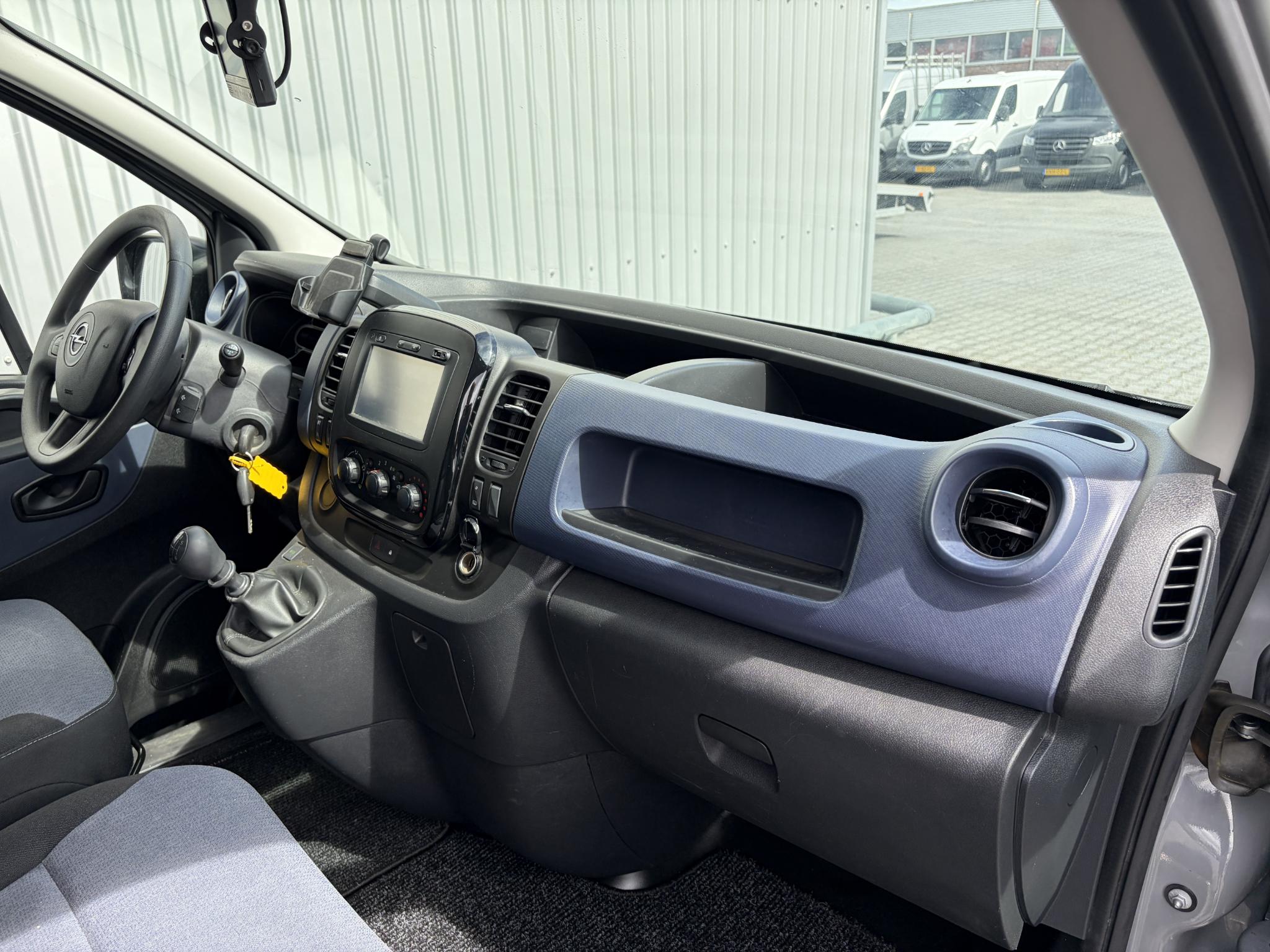 Foto van Opel Vivaro-b
