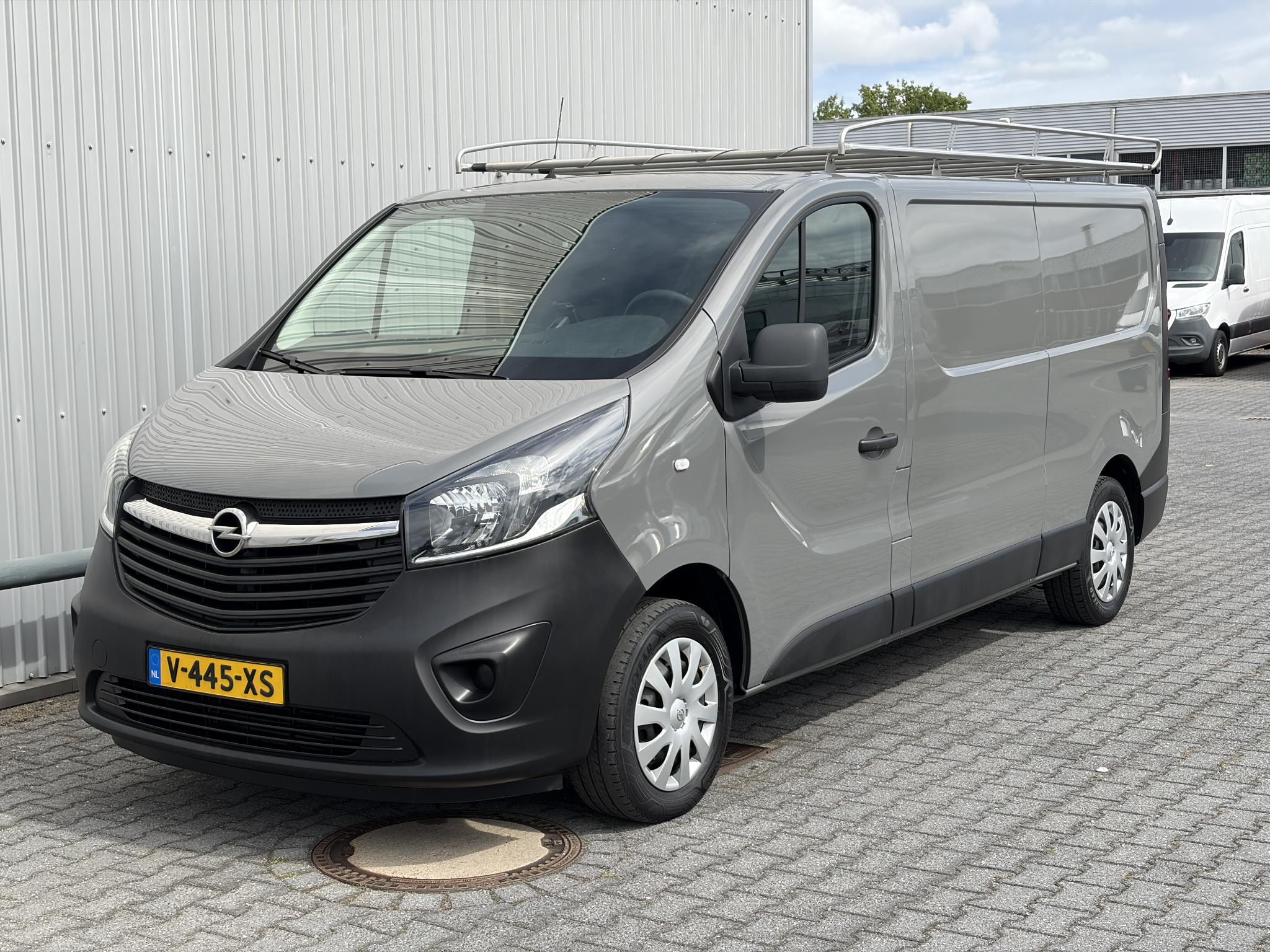 Foto van Opel Vivaro-b