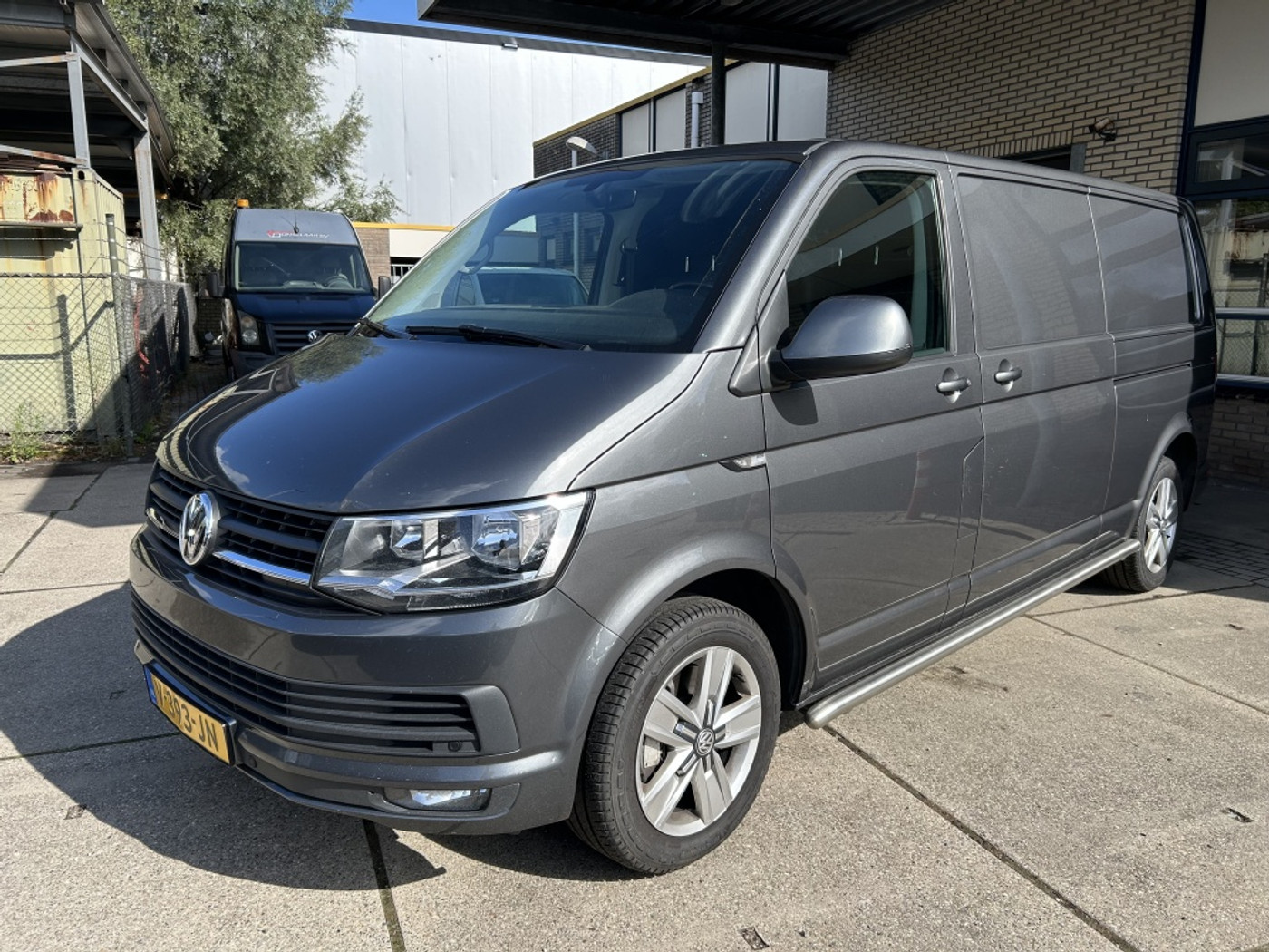 Volkswagen Transporter 2.0 TDI L2H1 204 PK DSG AUT 4 MOTION 2017 - voorkant