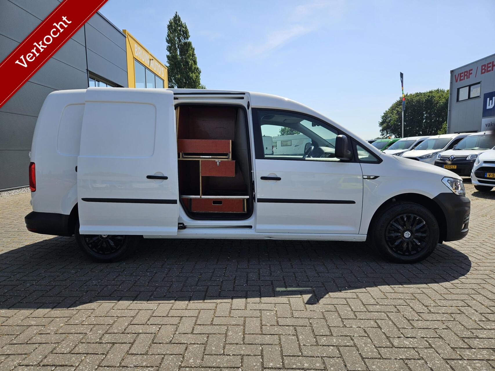 Foto van Volkswagen Caddy Modified Partition Wall