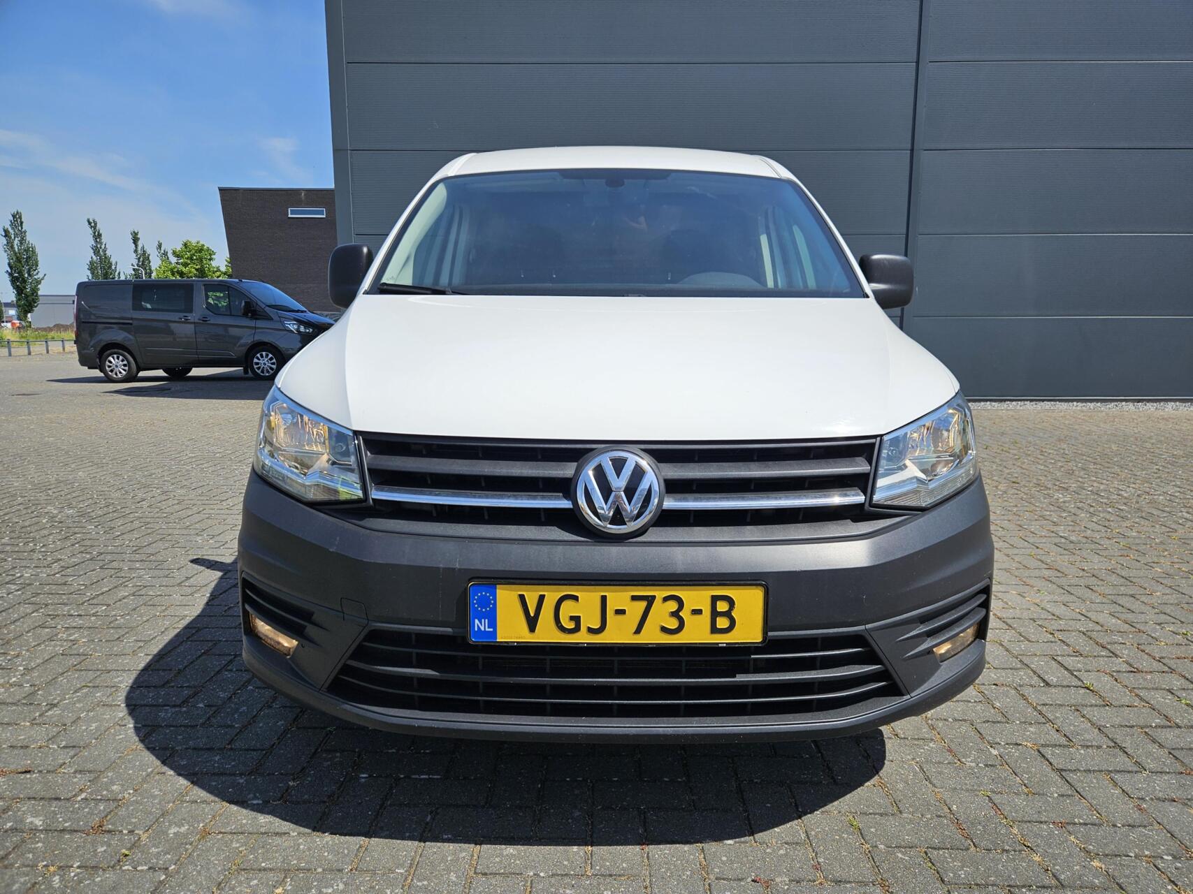 Foto van Volkswagen Caddy Modified Partition Wall