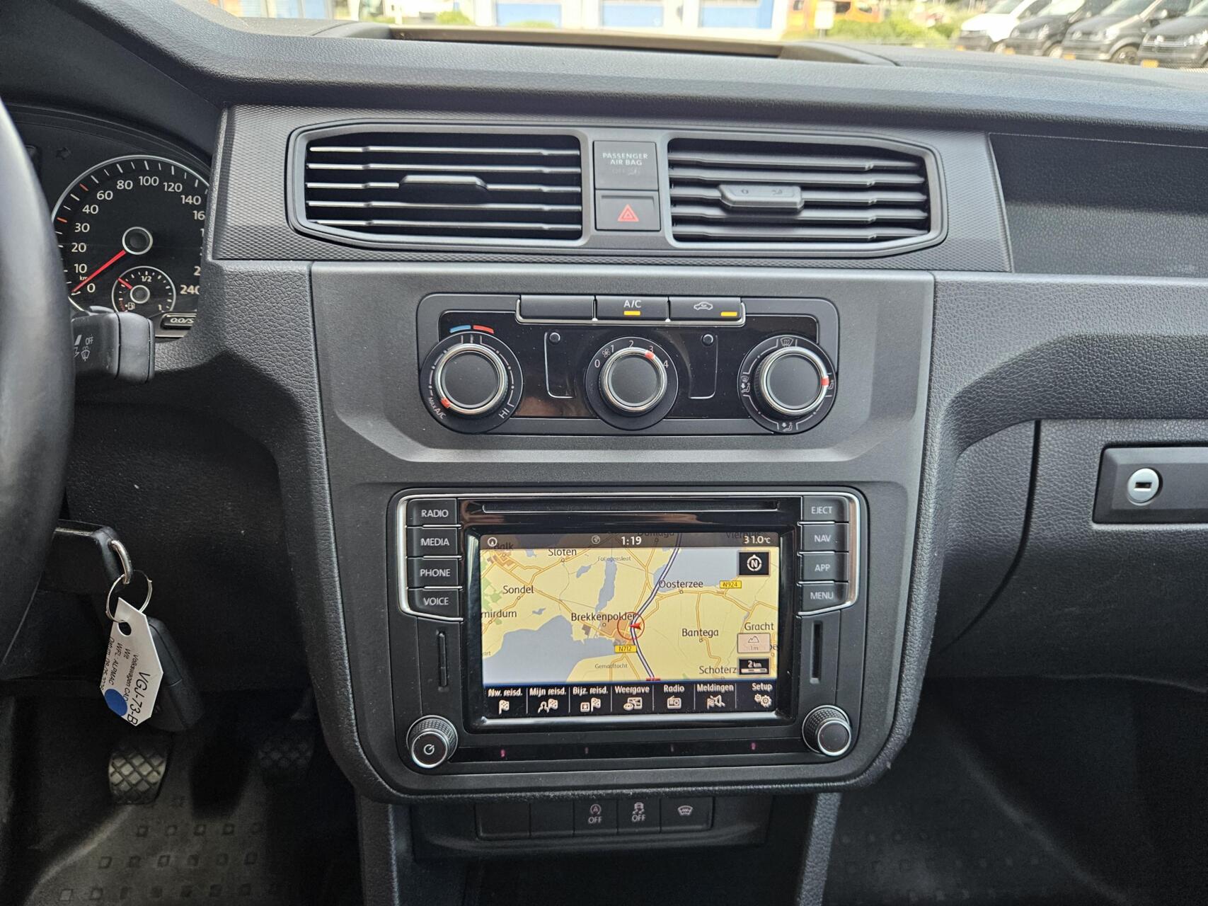 Foto van Volkswagen Caddy Modified Partition Wall