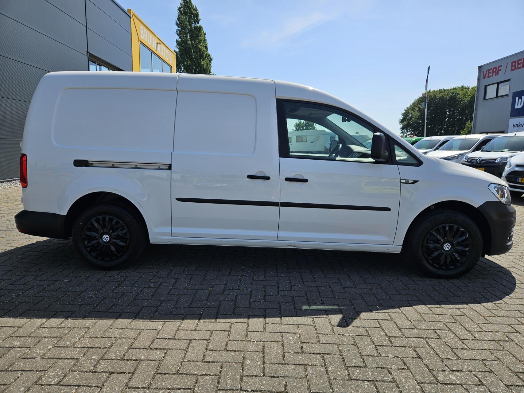 Foto van Volkswagen Caddy Modified Partition Wall