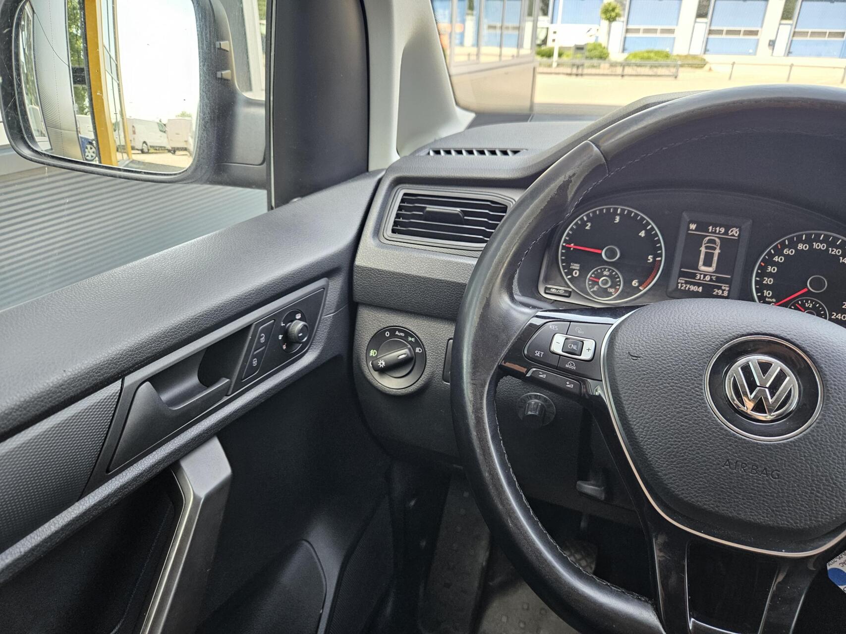 Foto van Volkswagen Caddy Modified Partition Wall
