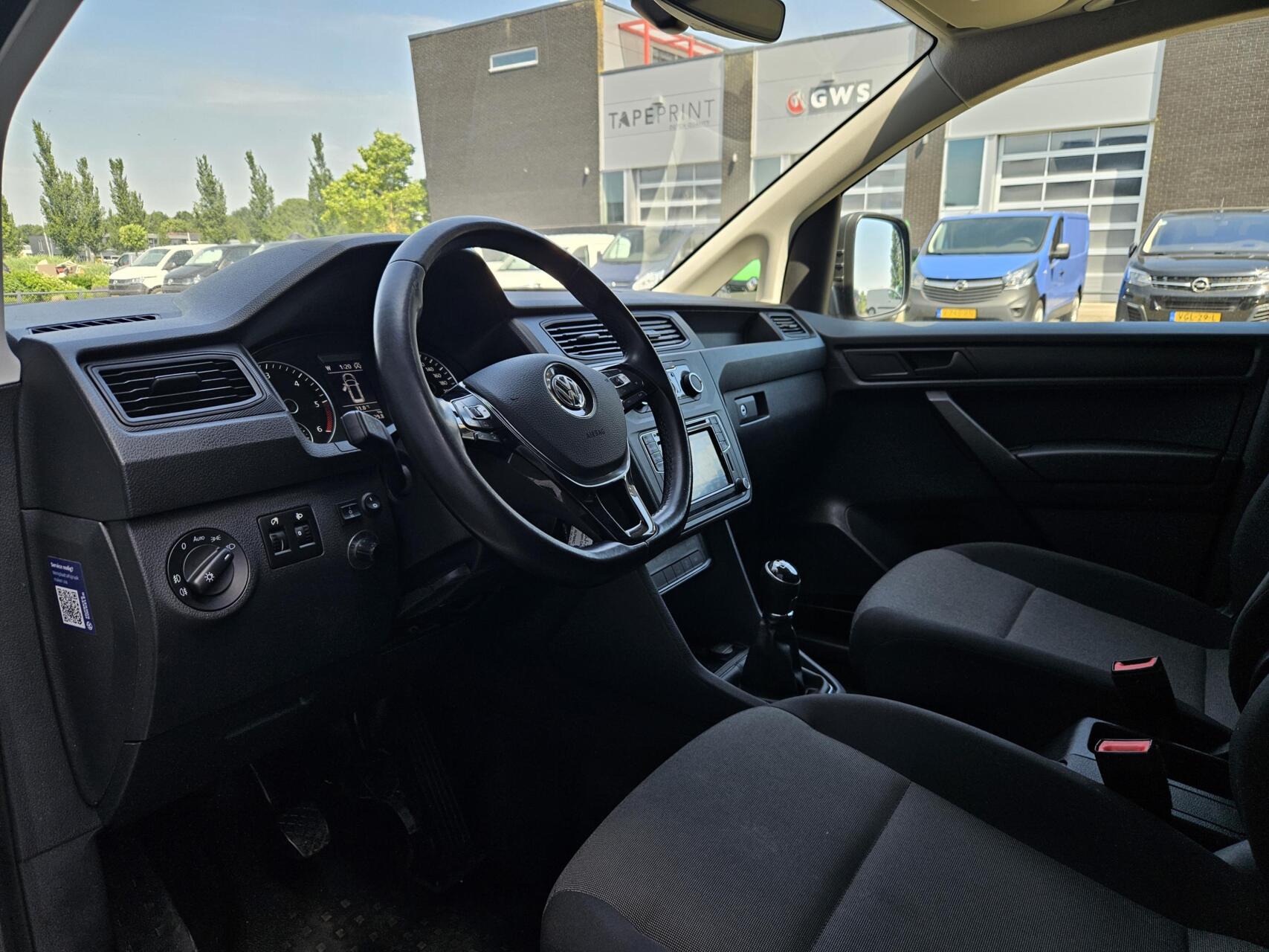 Foto van Volkswagen Caddy Modified Partition Wall