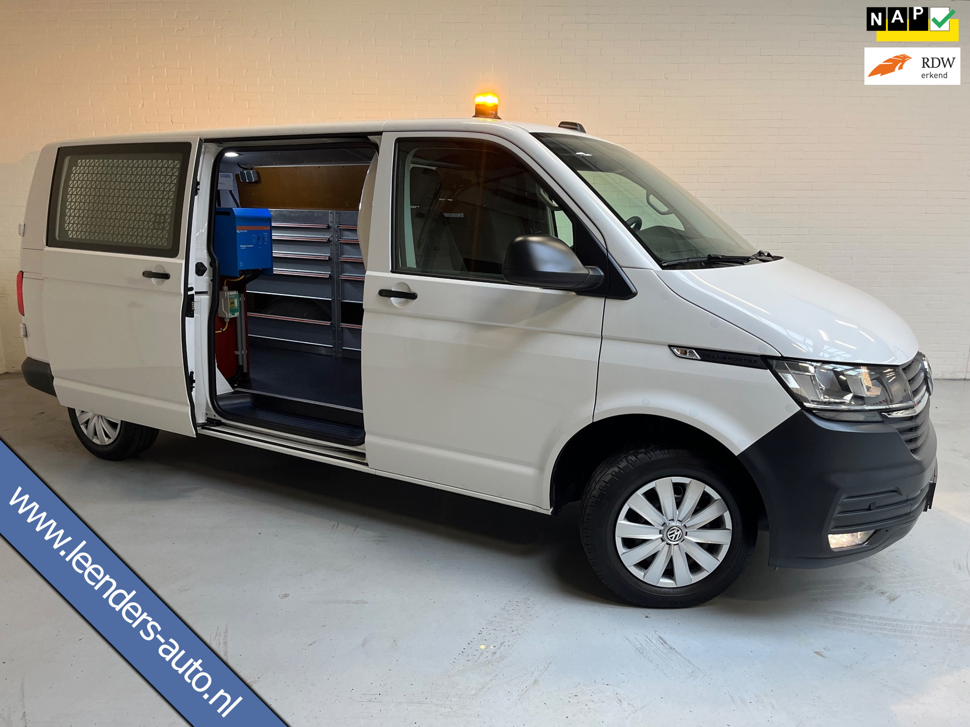 Volkswagen Transporter 4MOTION 4x4 AUTOMAAT Servicewagen 2.0 TDI 150PK euro6 L2H1, Inrichting, V230, Trekhaak, RIJKLAARPRIJS! 2020 - voorkant