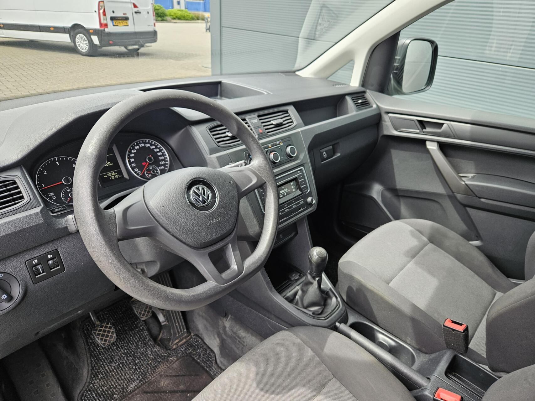 Foto van Volkswagen Caddy Modified Partition Wall