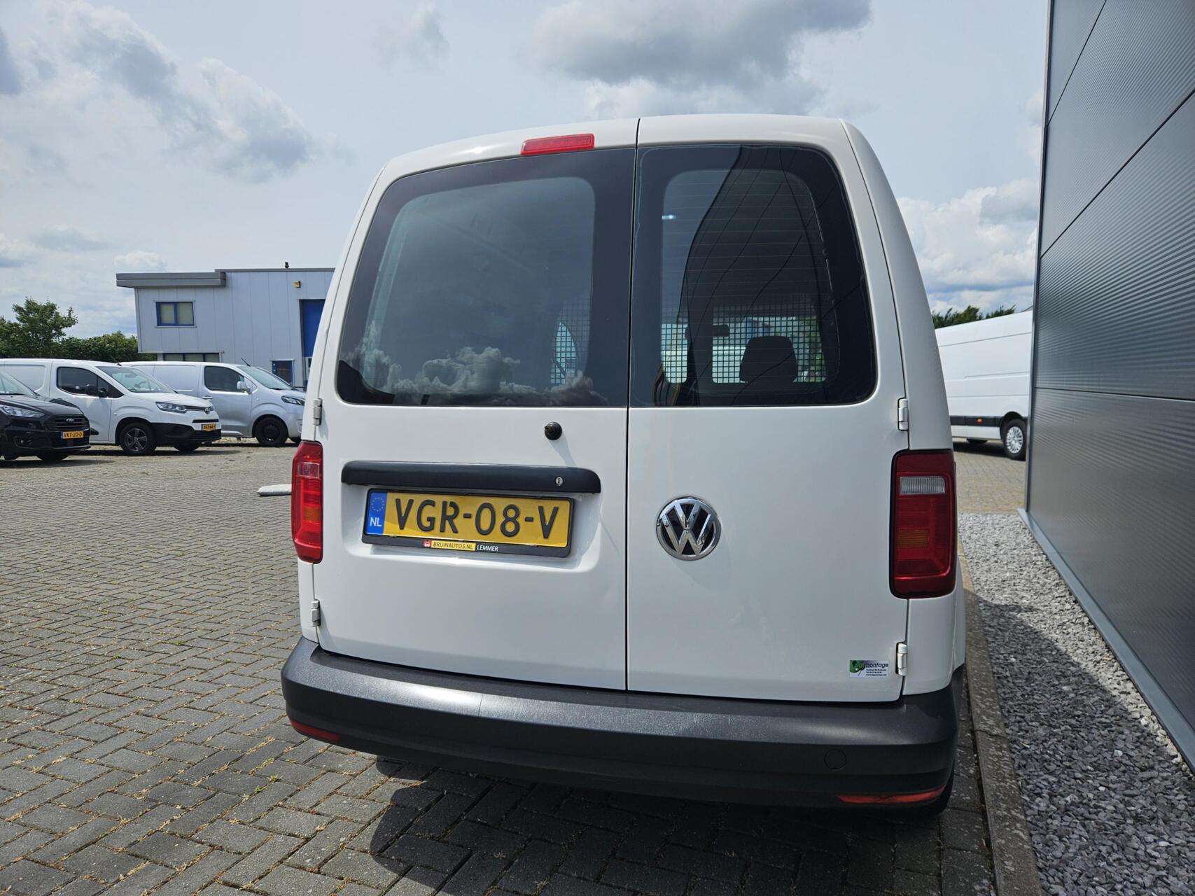 Foto van Volkswagen Caddy Modified Partition Wall