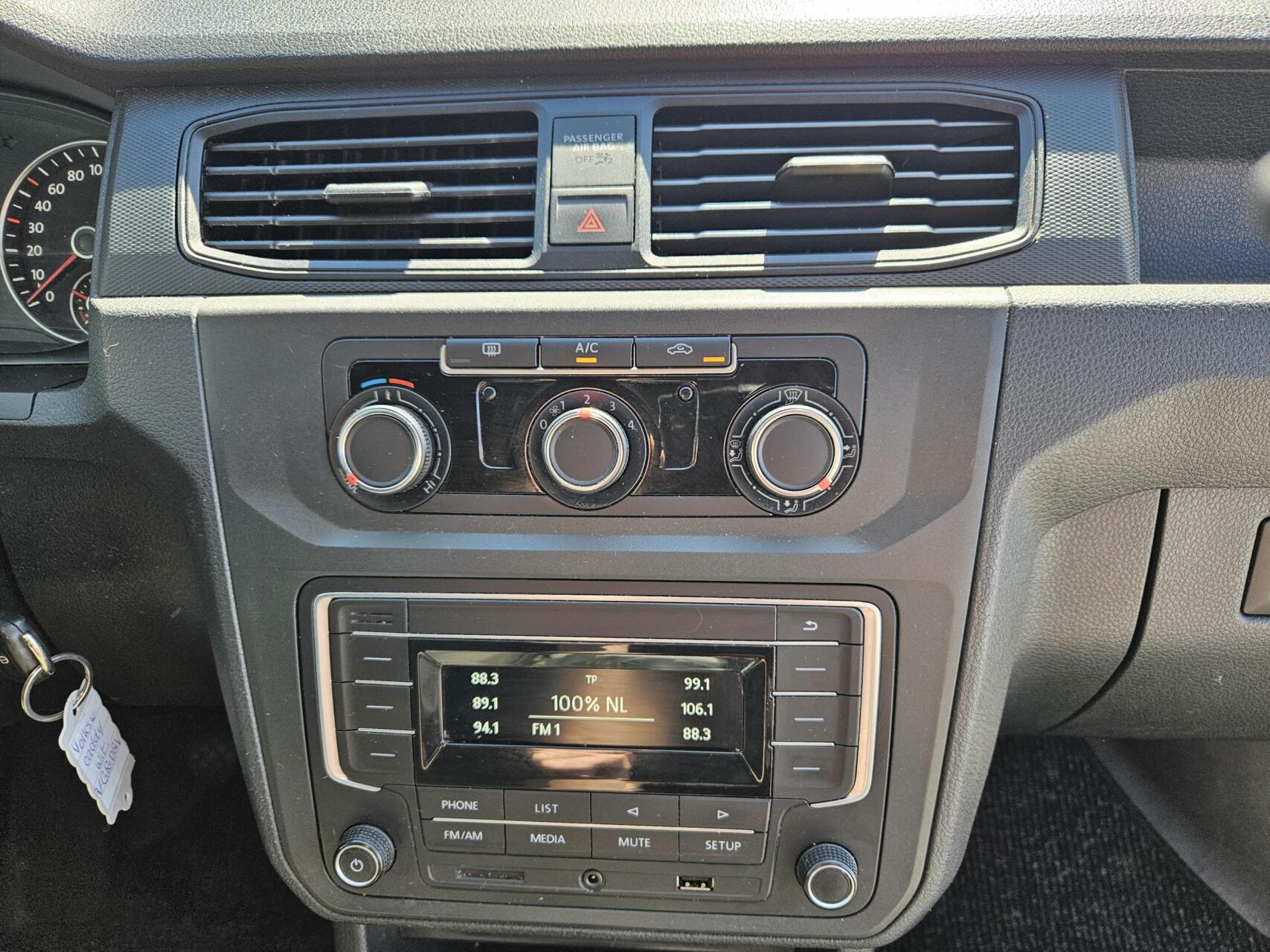 Foto van Volkswagen Caddy Modified Partition Wall