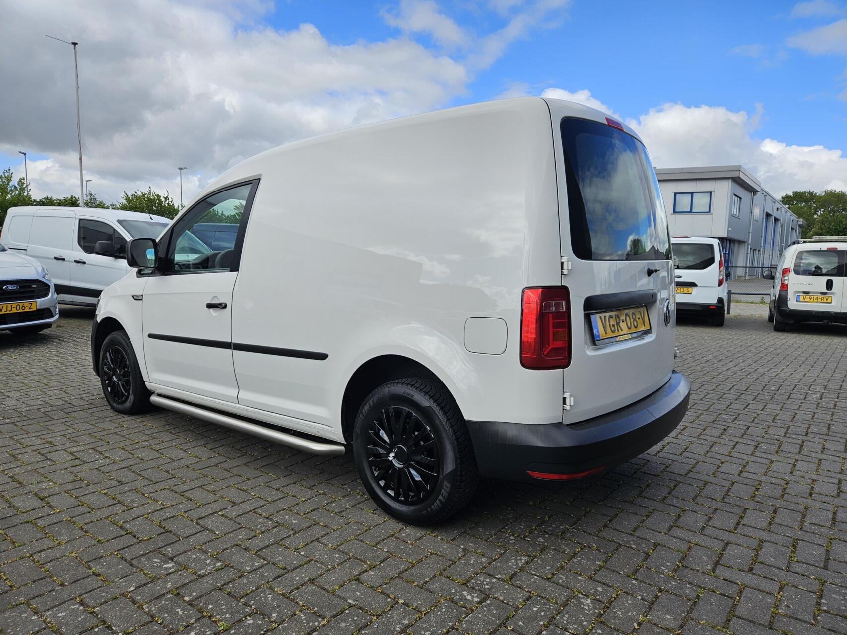 Foto van Volkswagen Caddy Modified Partition Wall