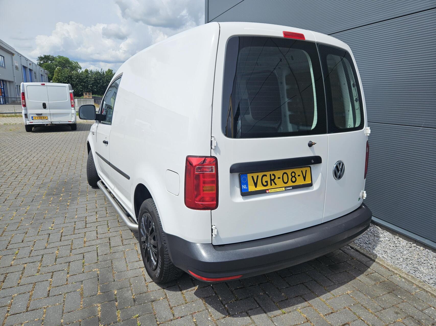Foto van Volkswagen Caddy Modified Partition Wall