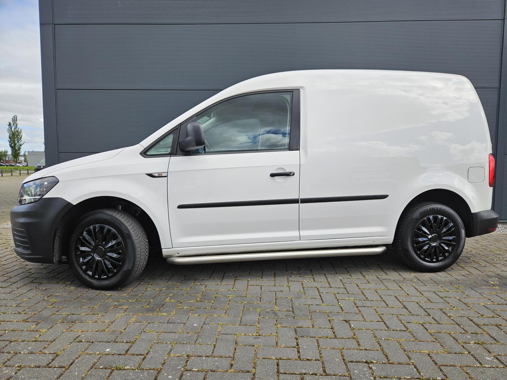 Foto van Volkswagen Caddy Modified Partition Wall