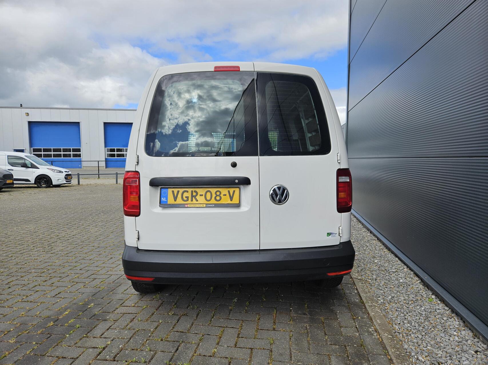 Foto van Volkswagen Caddy Modified Partition Wall
