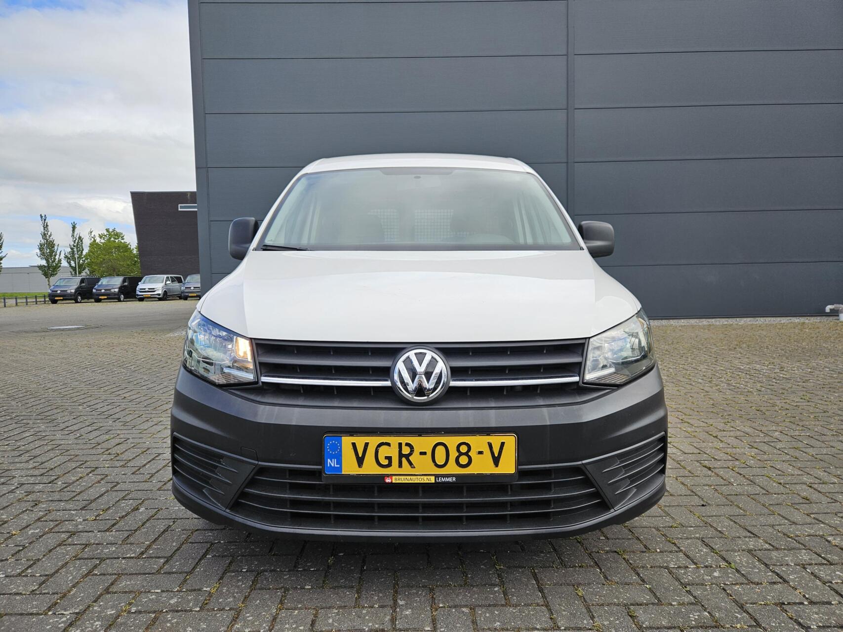 Foto van Volkswagen Caddy Modified Partition Wall