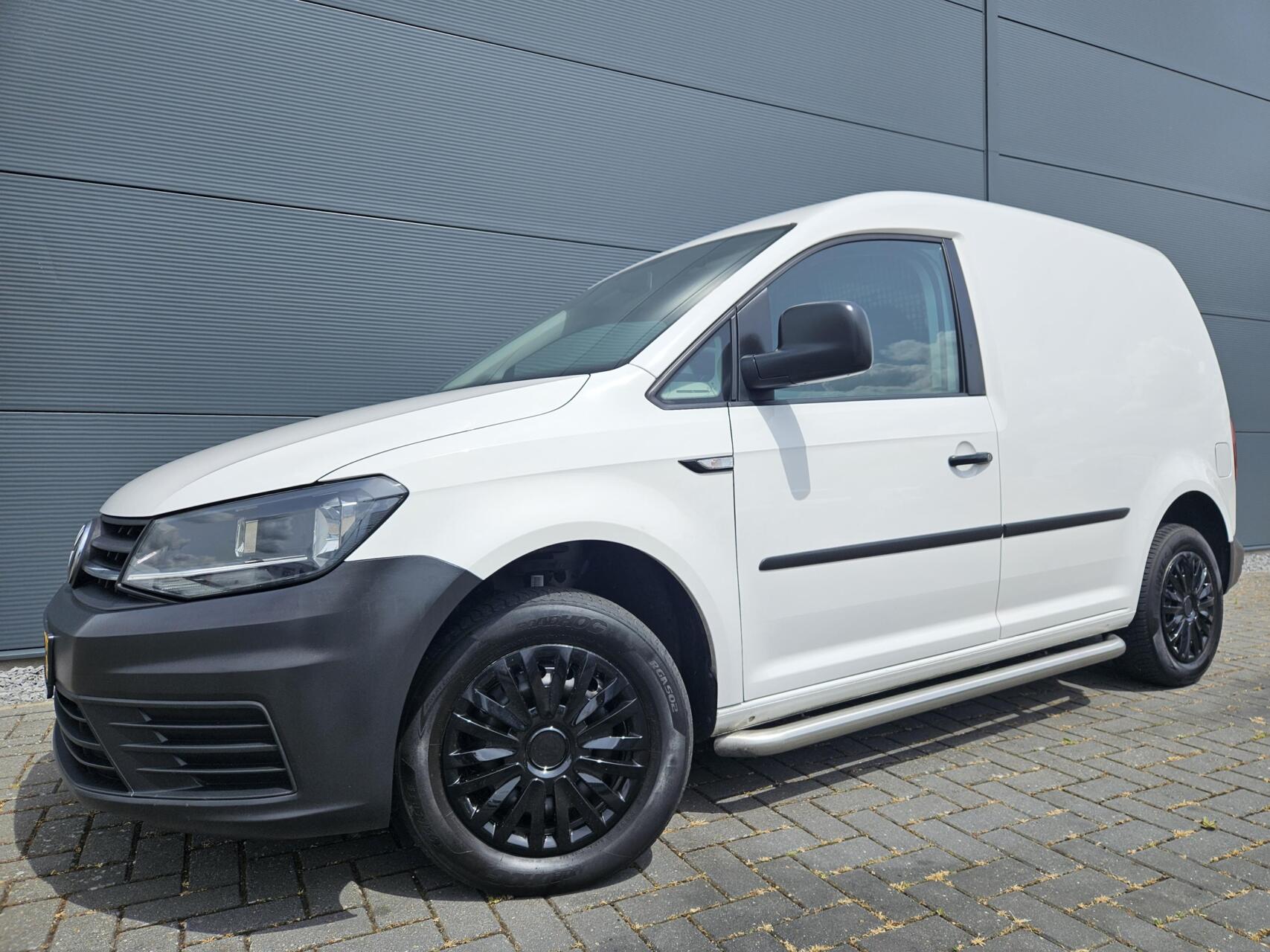 Foto van Volkswagen Caddy Modified Partition Wall