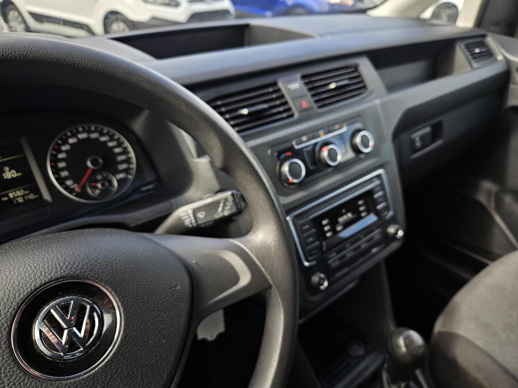 Foto van Volkswagen Caddy Modified Partition Wall