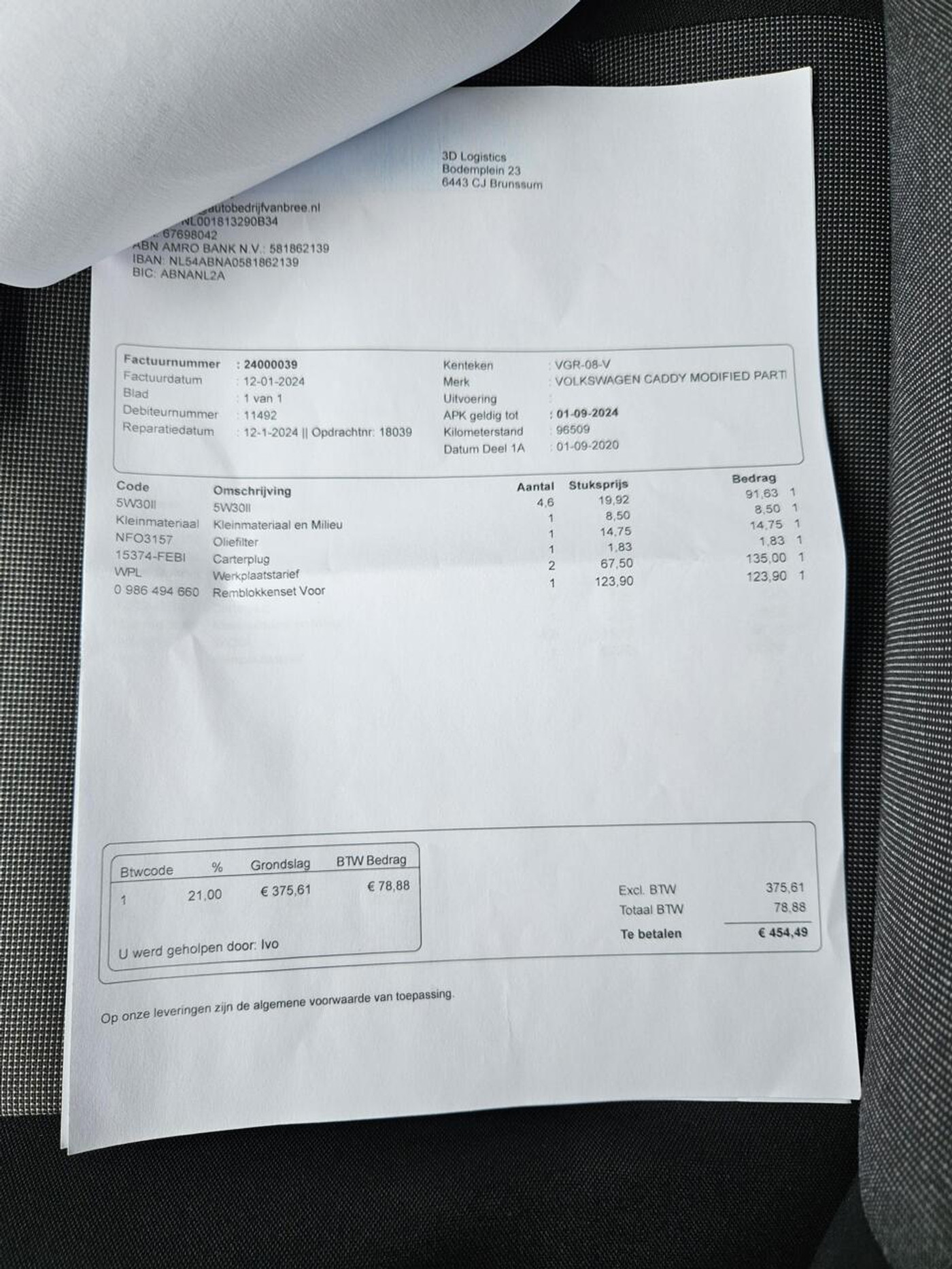 Foto van Volkswagen Caddy Modified Partition Wall