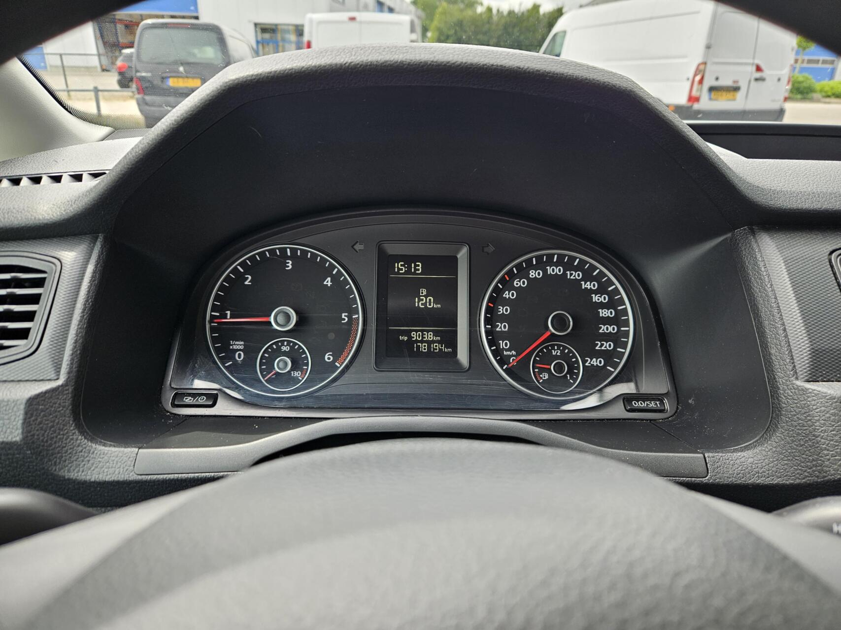 Foto van Volkswagen Caddy Modified Partition Wall