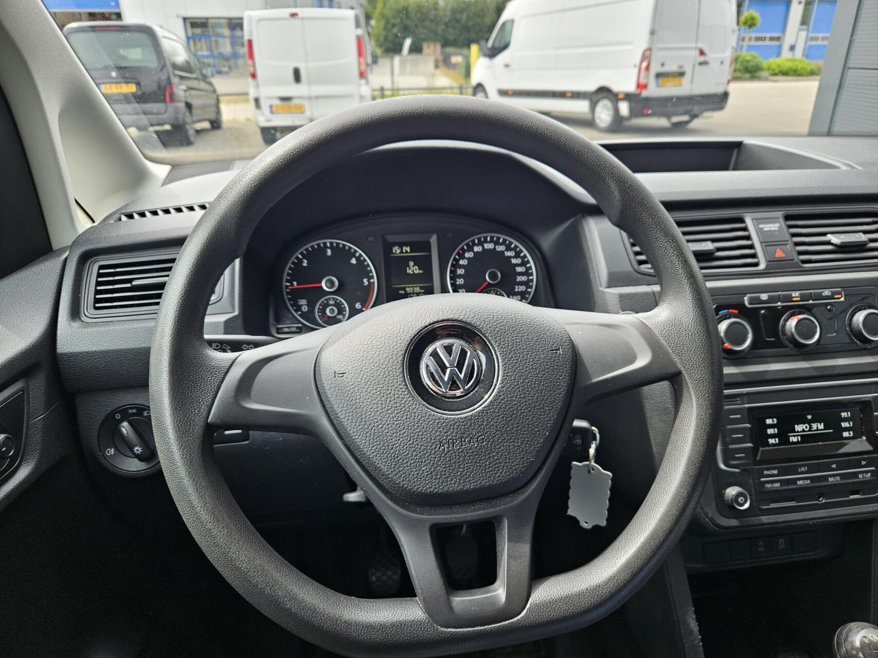 Foto van Volkswagen Caddy Modified Partition Wall