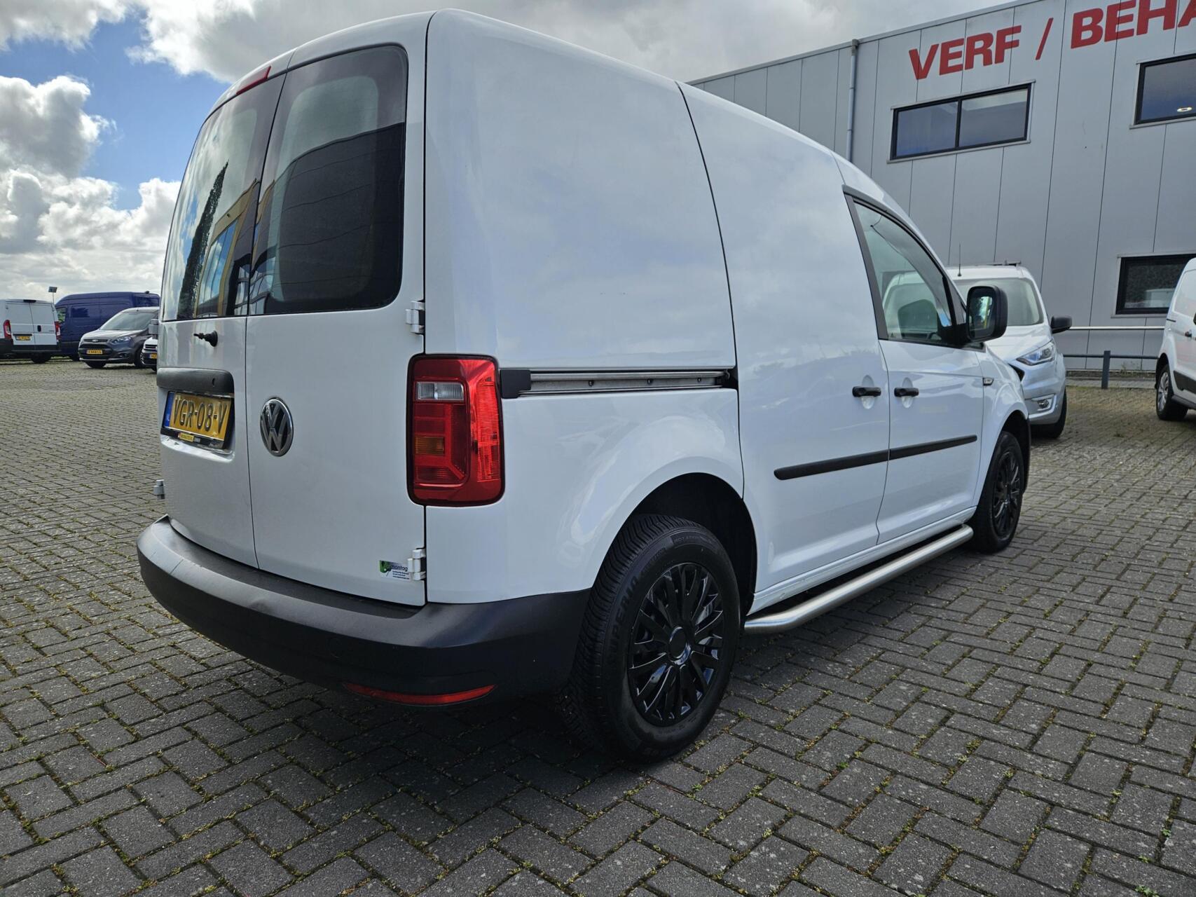 Foto van Volkswagen Caddy Modified Partition Wall
