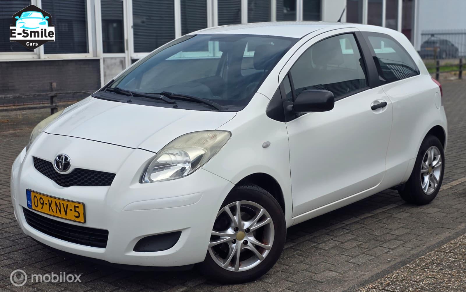 Toyota Toyota Yaris 1.0 VVTi Acces/AUX/APK/EleckRamen 2010 - voorkant